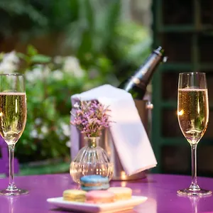**** Hotel Galileo Champs Elysees Frankreich